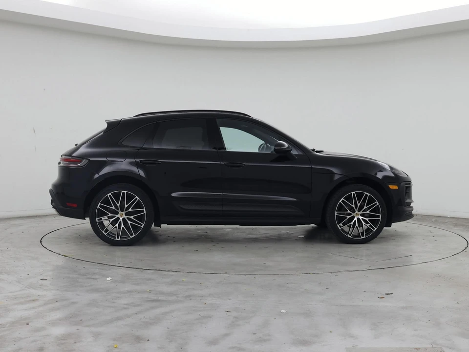 2023 Porsche Macan T - Image 8 of 27