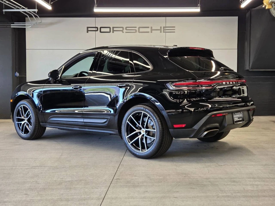 2023 Porsche Macan - Image 3 of 5