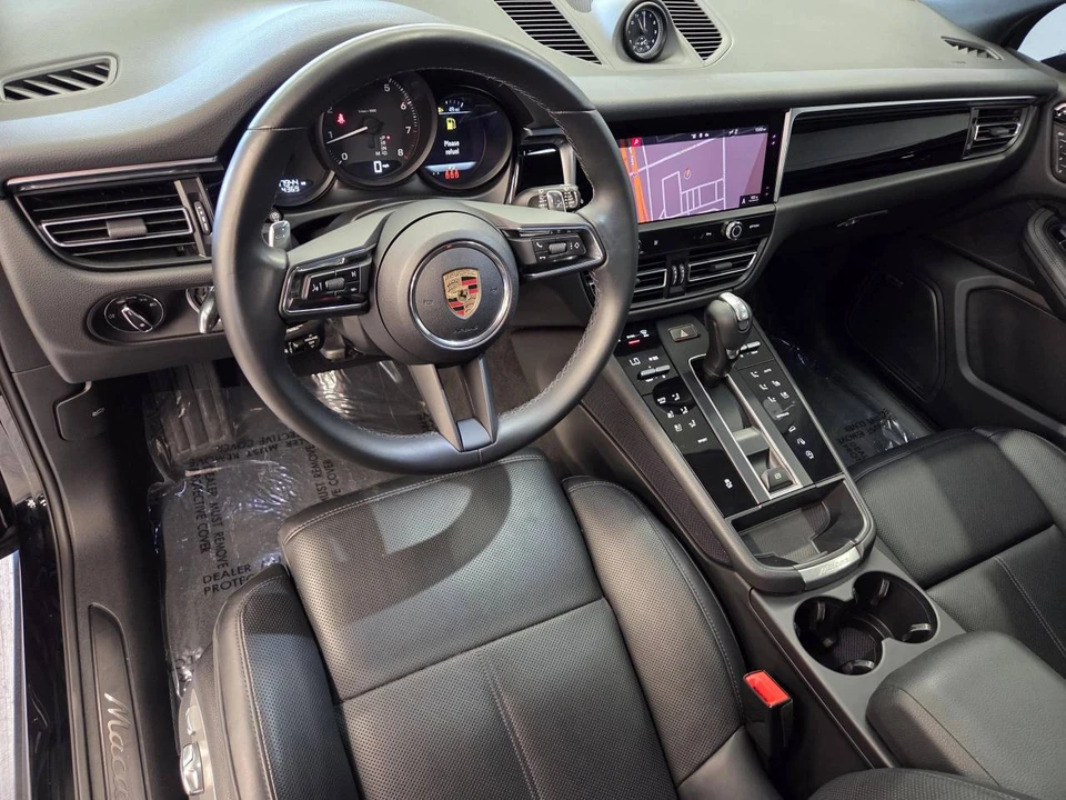 2023 Porsche Macan - Image 4 of 5