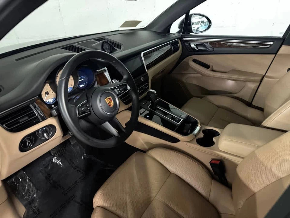 2023 Porsche Macan - Image 4 of 5