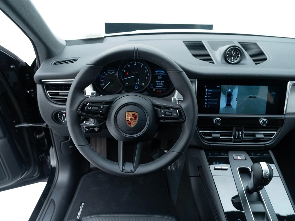 2023 Porsche Macan - Image 23 of 27