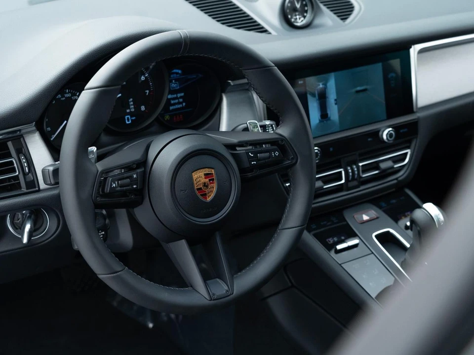 2023 Porsche Macan - Image 13 of 27