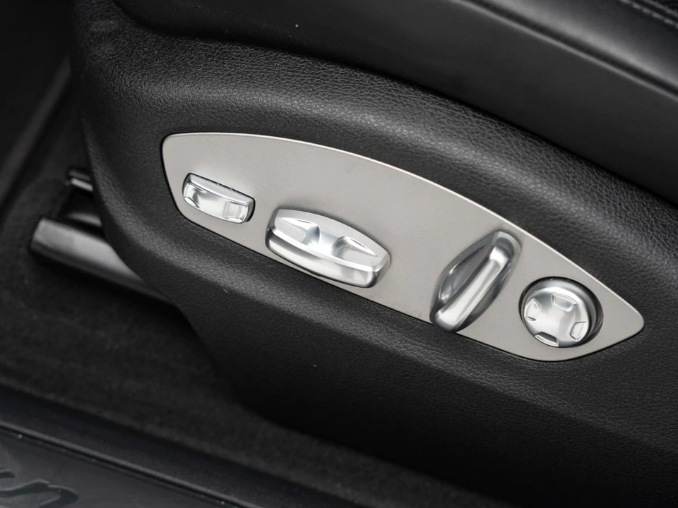 2023 Porsche Macan - Image 25 of 27