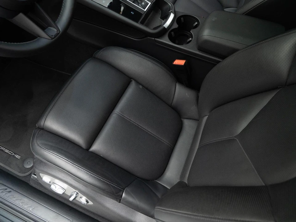 2023 Porsche Macan - Image 26 of 27