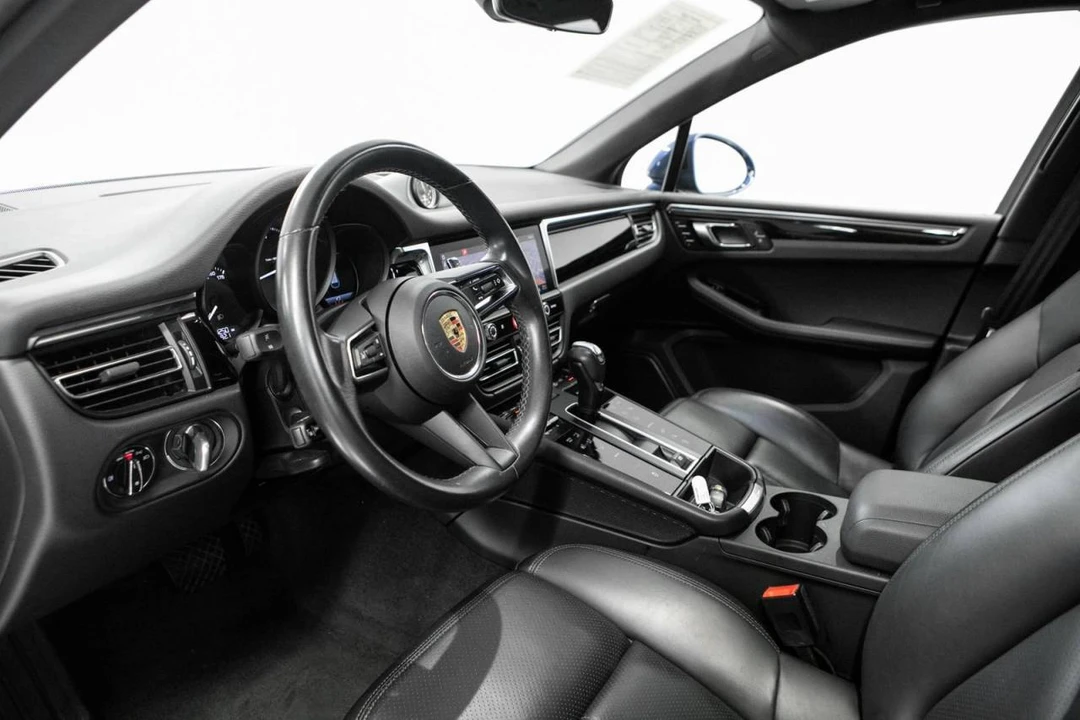 2023 Porsche Macan - Image 4 of 5