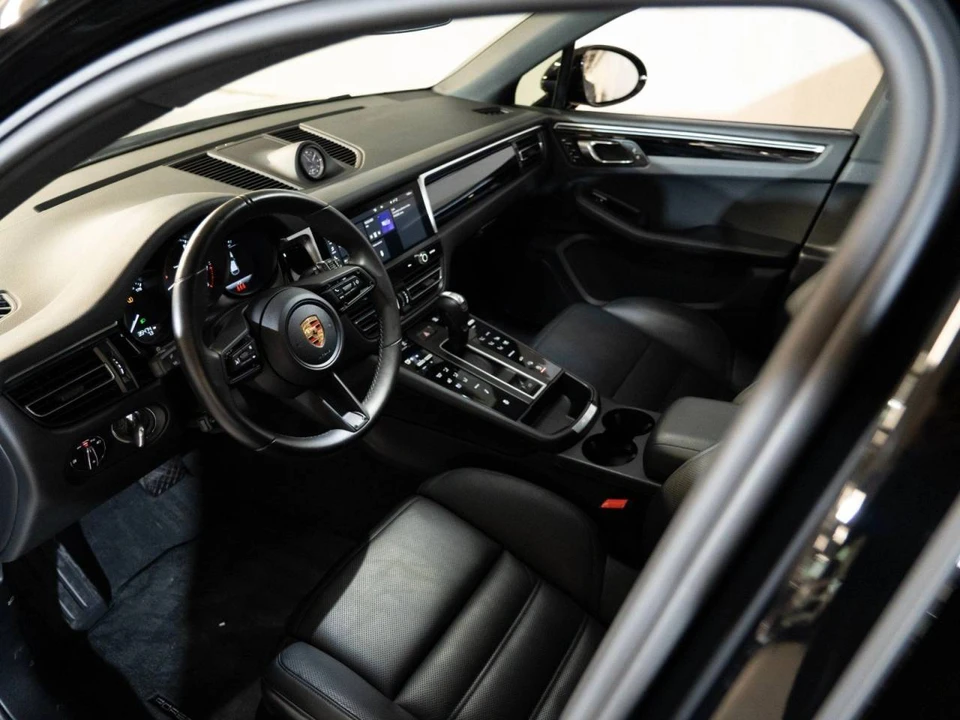 2023 Porsche Macan T - Image 4 of 5
