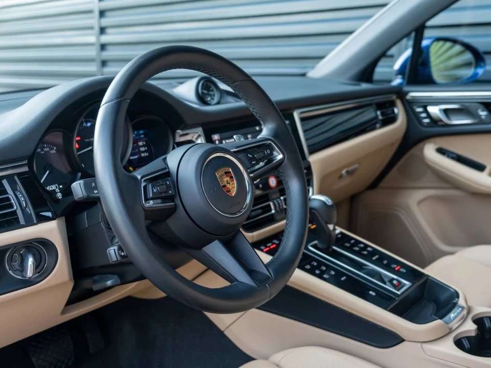 2023 Porsche Macan - Image 4 of 5