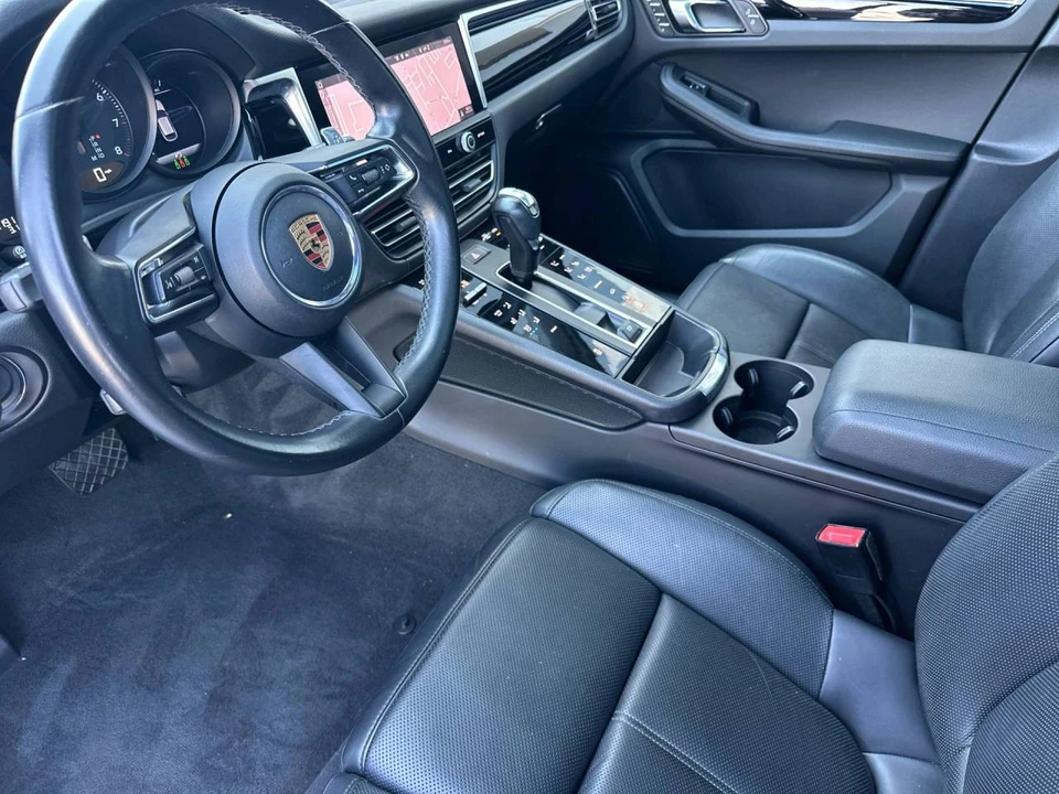2023 Porsche Macan - Image 5 of 5