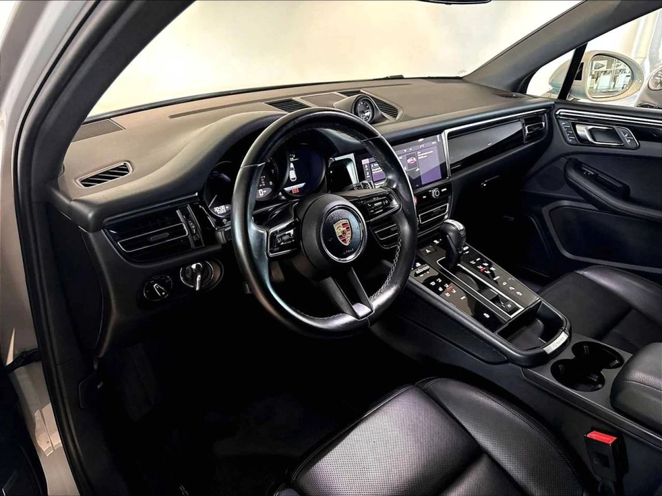 2023 Porsche Macan - Image 4 of 5