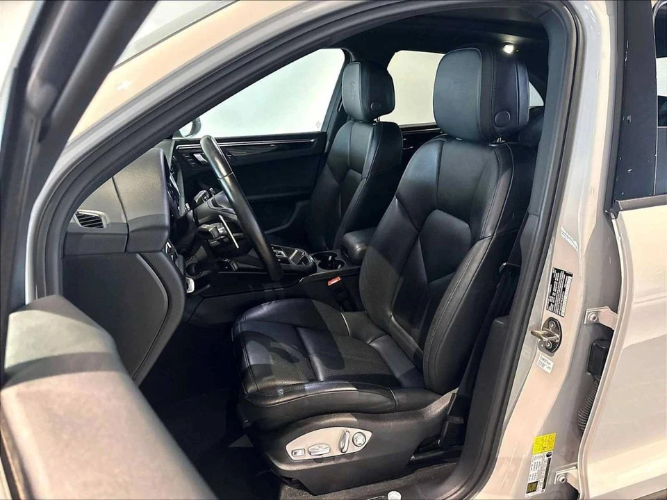 2023 Porsche Macan - Image 5 of 5