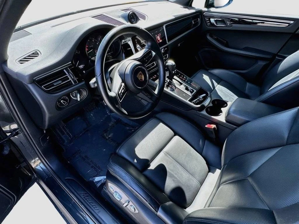 2023 Porsche Macan - Image 4 of 5