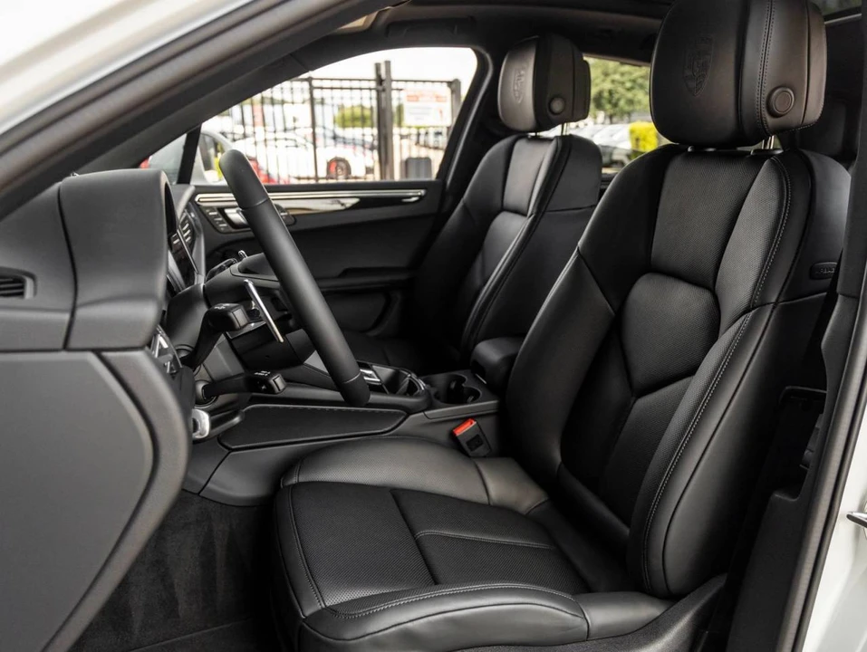 2023 Porsche Macan - Image 5 of 5