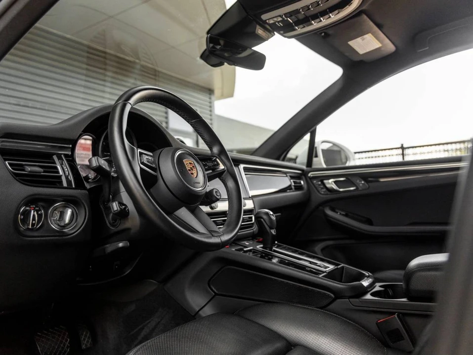 2023 Porsche Macan - Image 4 of 5