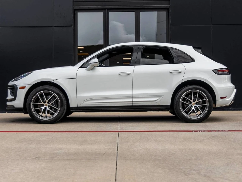 2023 Porsche Macan - Image 2 of 5