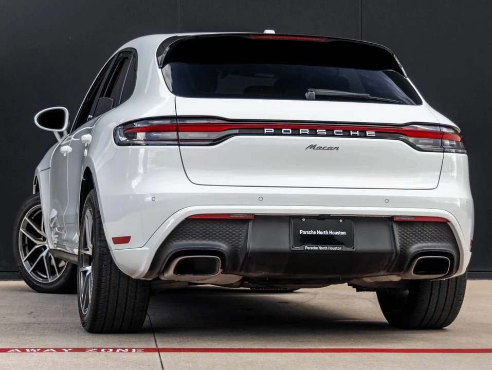 2023 Porsche Macan - Image 3 of 5