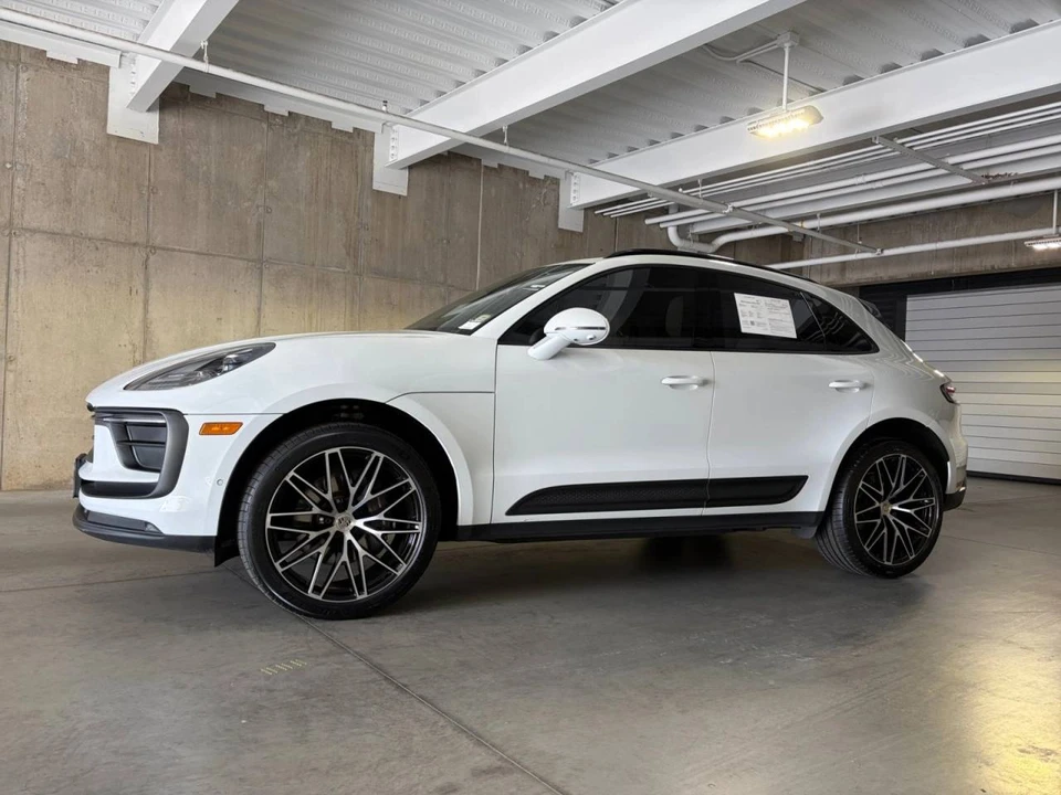 2023 Porsche Macan - Image 2 of 5