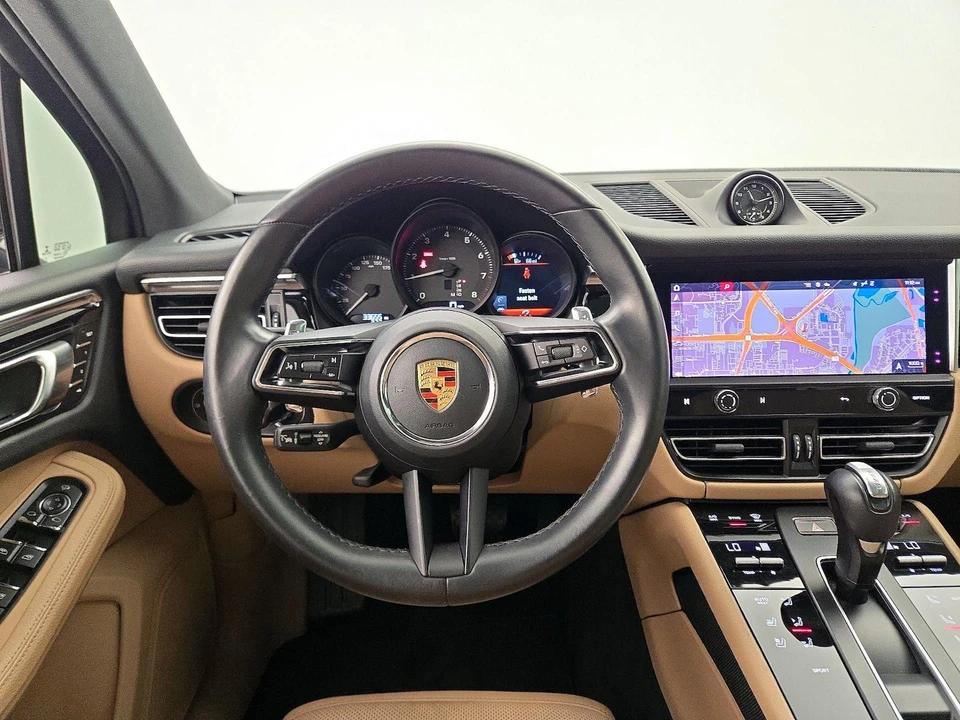 2023 Porsche Macan - Image 11 of 27