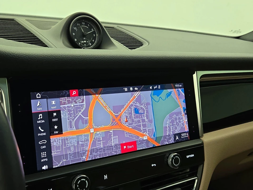 2023 Porsche Macan - Image 15 of 27