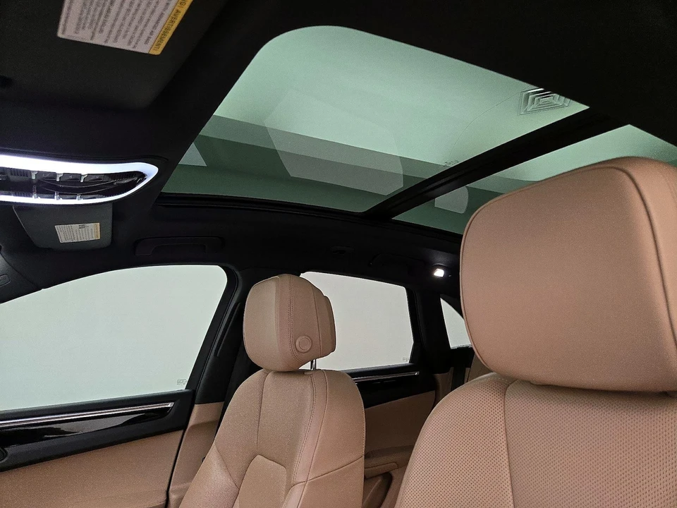 2023 Porsche Macan - Image 21 of 27