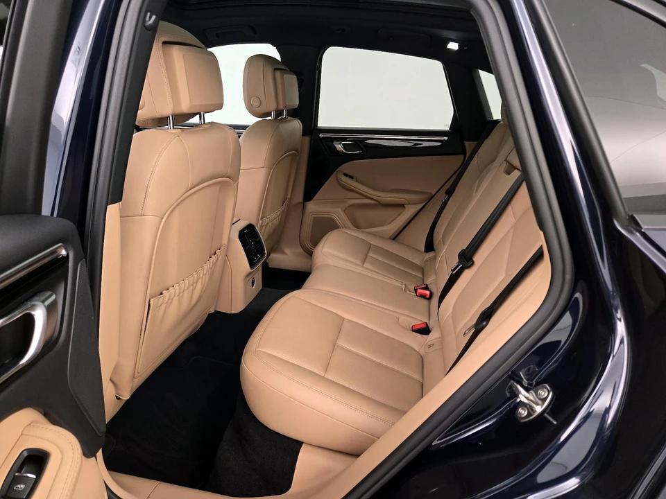 2023 Porsche Macan - Image 22 of 27