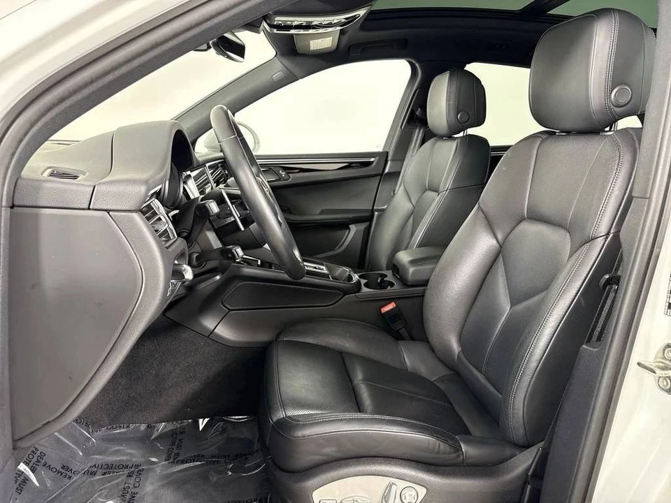 2023 Porsche Macan - Image 5 of 5