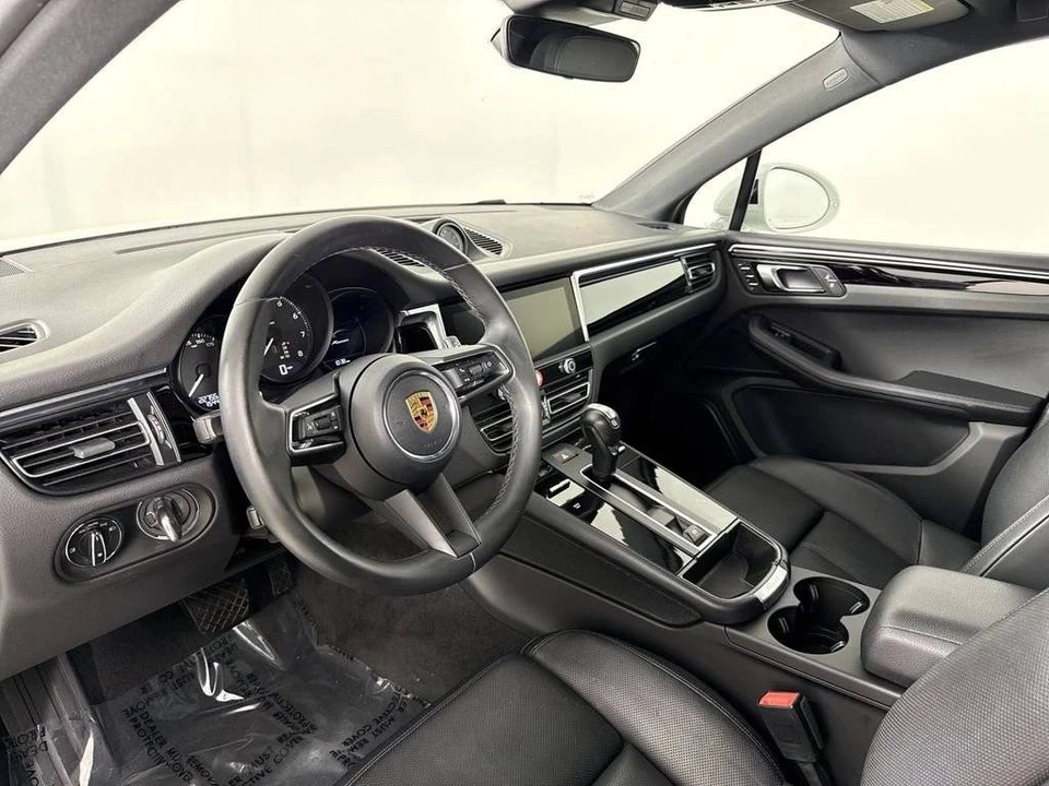 2023 Porsche Macan - Image 4 of 5