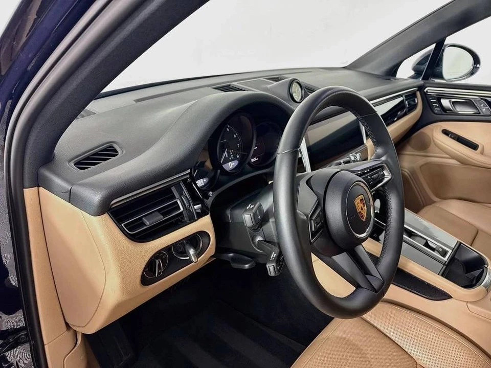 2023 Porsche Macan - Image 4 of 5