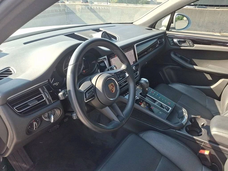 2023 Porsche Macan - Image 4 of 5