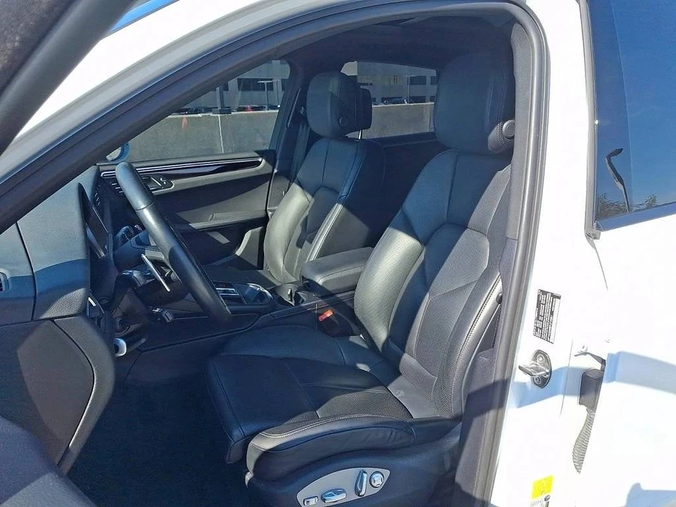 2023 Porsche Macan - Image 5 of 5