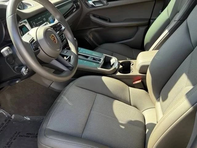 2023 Porsche Macan - Image 5 of 5