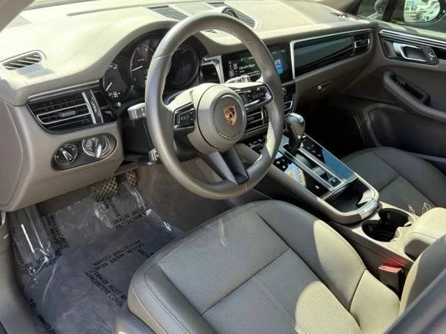 2023 Porsche Macan - Image 4 of 5