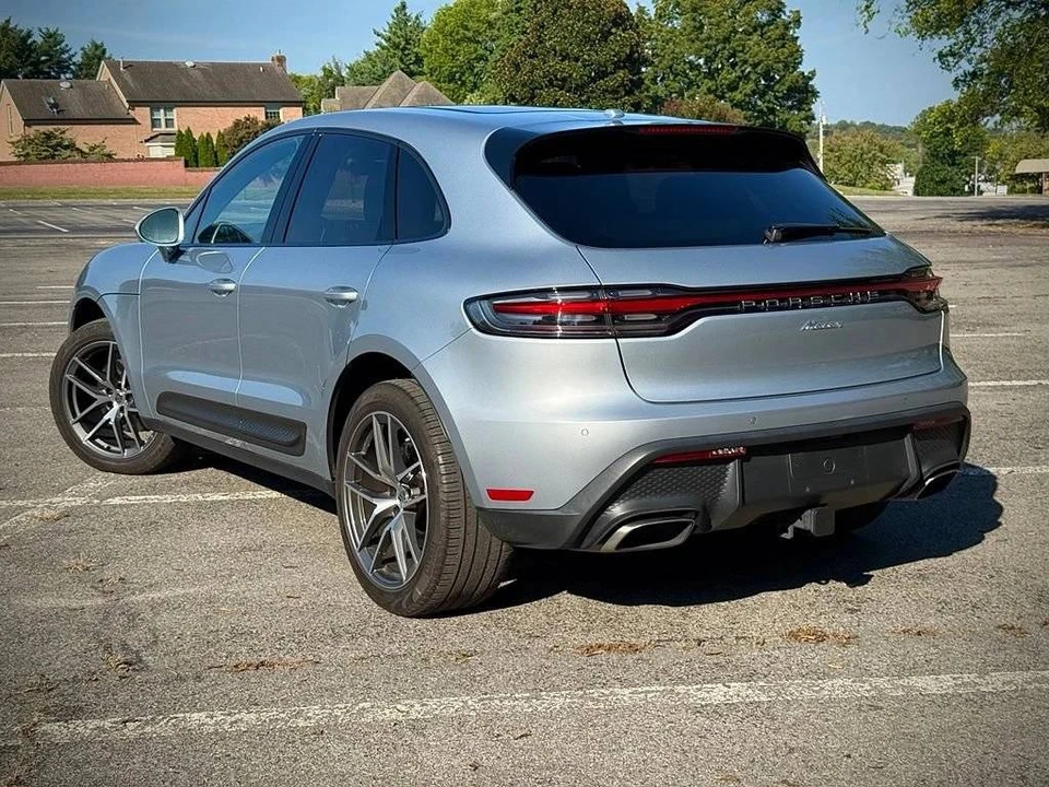 2023 Porsche Macan - Image 3 of 4