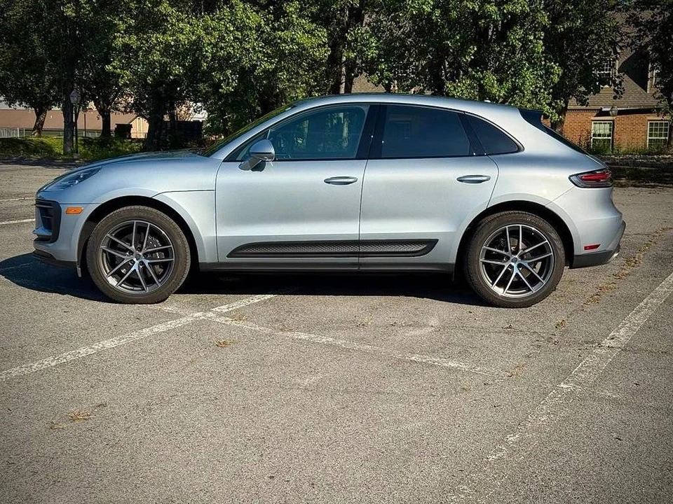 2023 Porsche Macan - Image 2 of 4