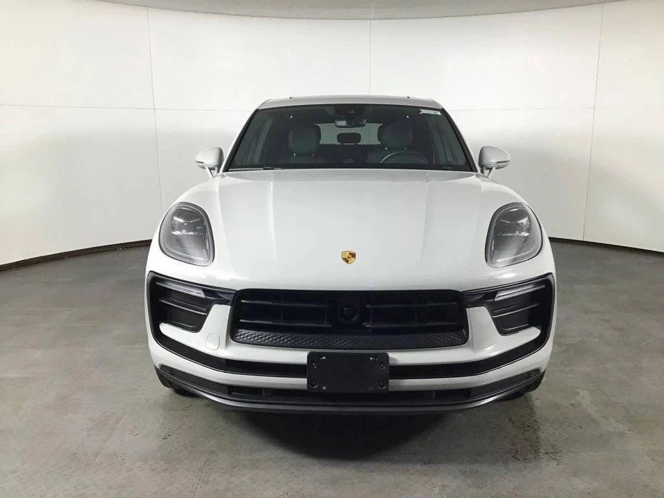 2023 Porsche Macan - Image 2 of 5