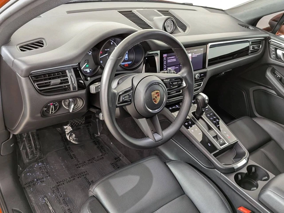 2023 Porsche Macan - Image 4 of 5