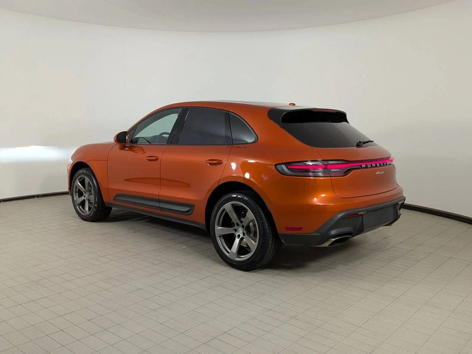 2023 Porsche Macan - Image 3 of 5