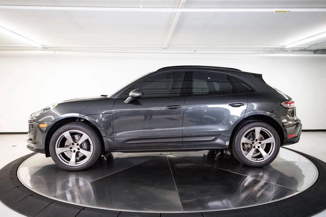 2023 Porsche Macan - Image 2 of 5
