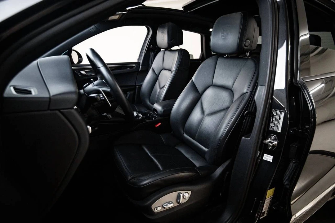 2023 Porsche Macan - Image 5 of 5