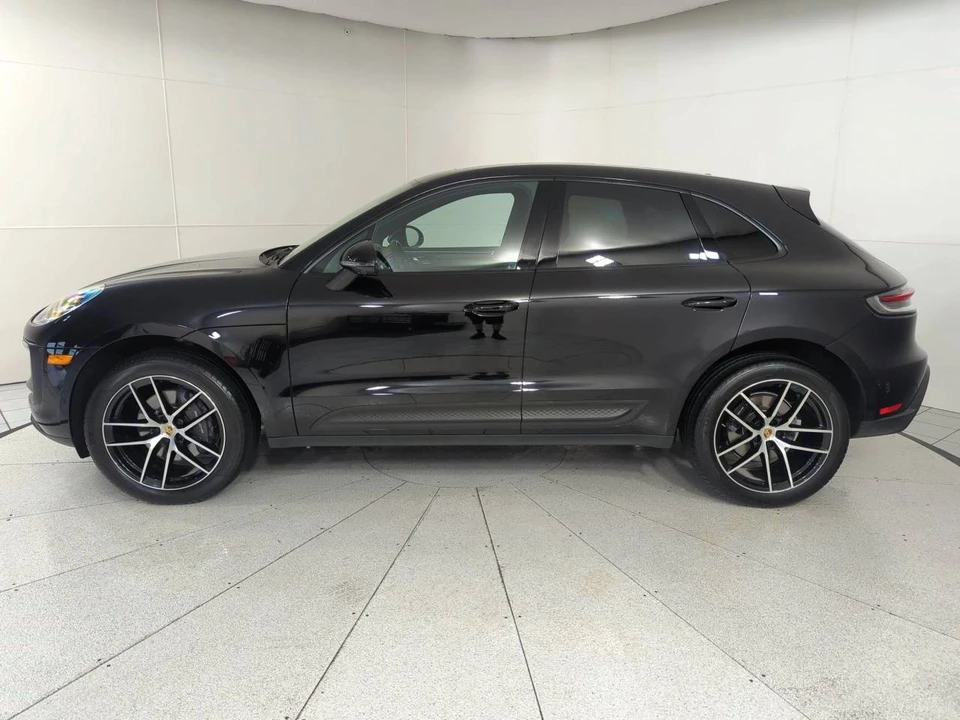 2023 Porsche Macan - Image 2 of 5