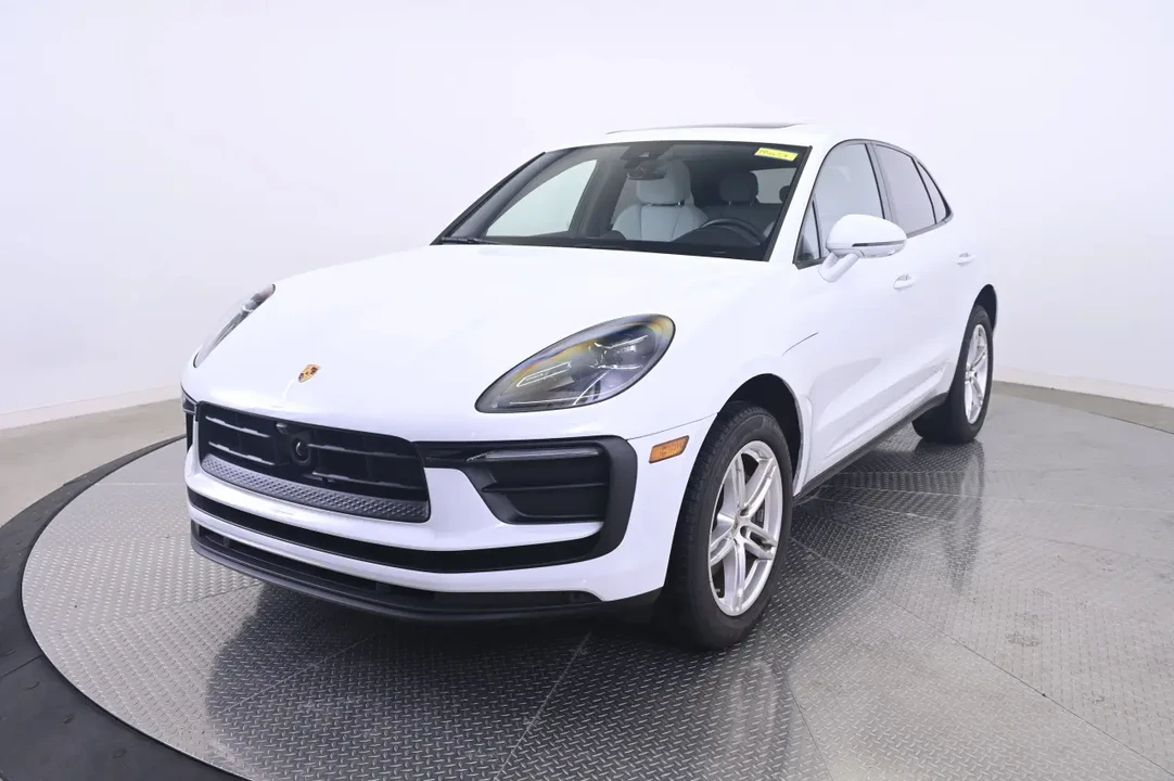 2023 Porsche Macan T - Image 8 of 31