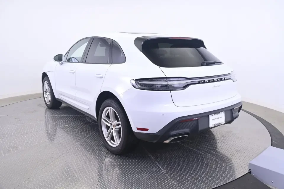 2023 Porsche Macan T - Image 23 of 31