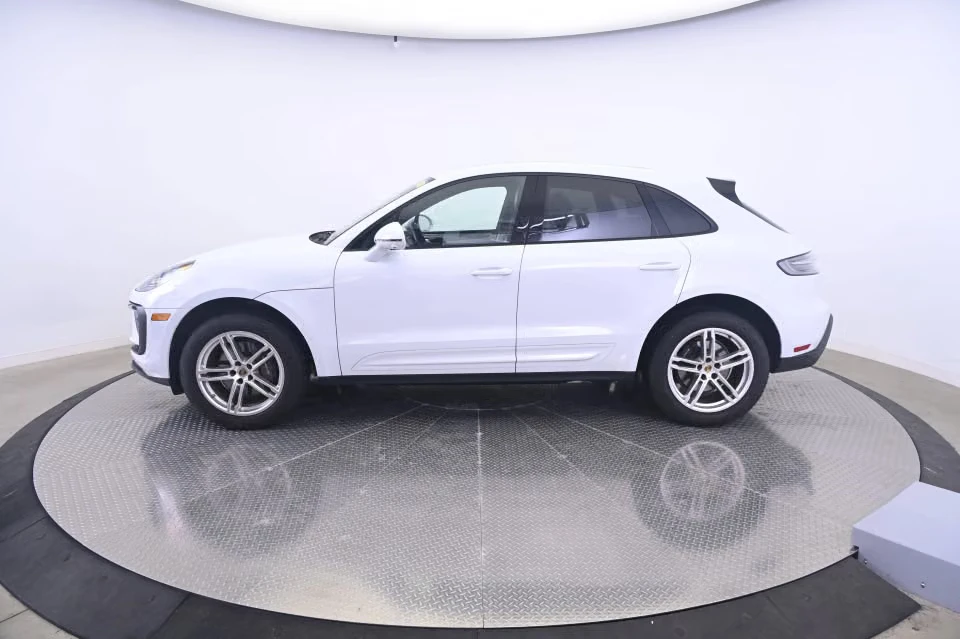 2023 Porsche Macan T - Image 11 of 31