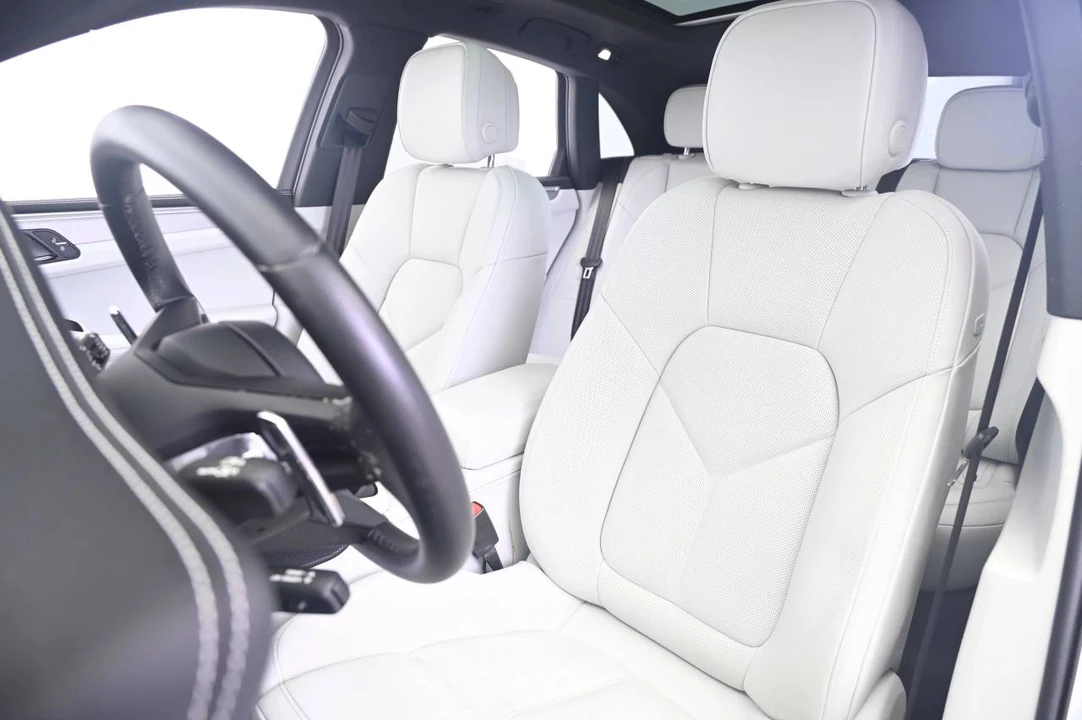 2023 Porsche Macan T - Image 5 of 5