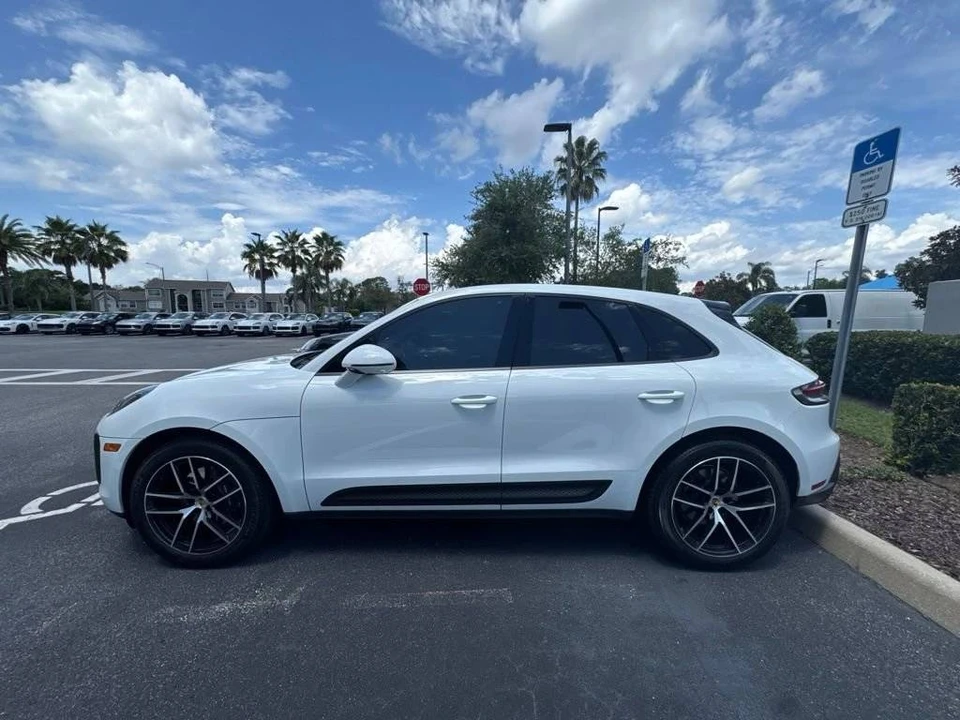 2023 Porsche Macan - Image 2 of 5