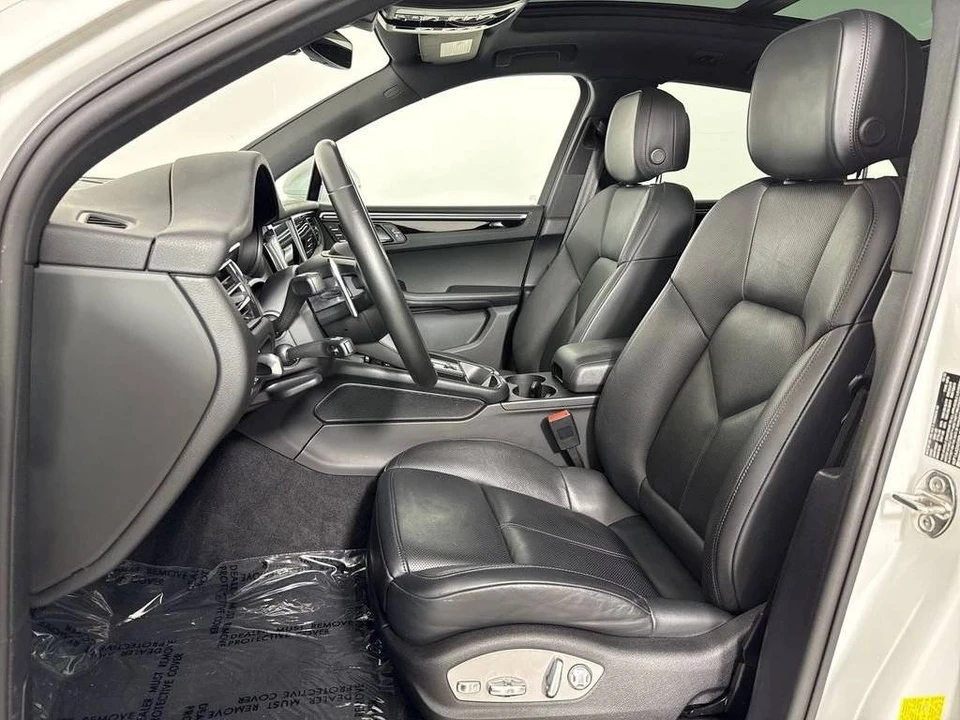 2023 Porsche Macan - Image 5 of 5