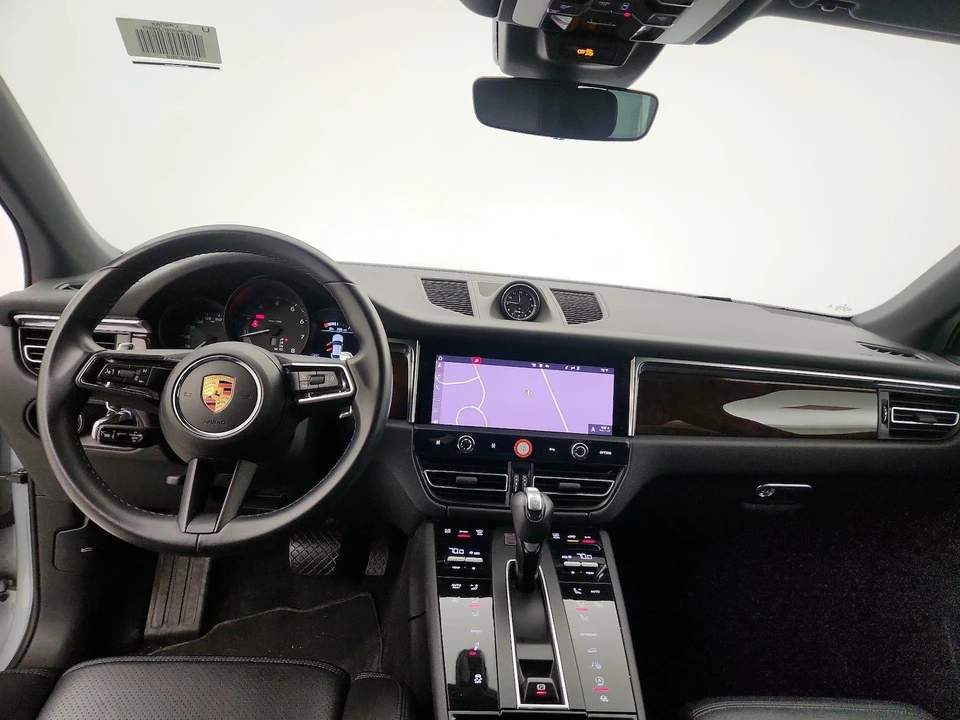 2023 Porsche Macan - Image 10 of 25