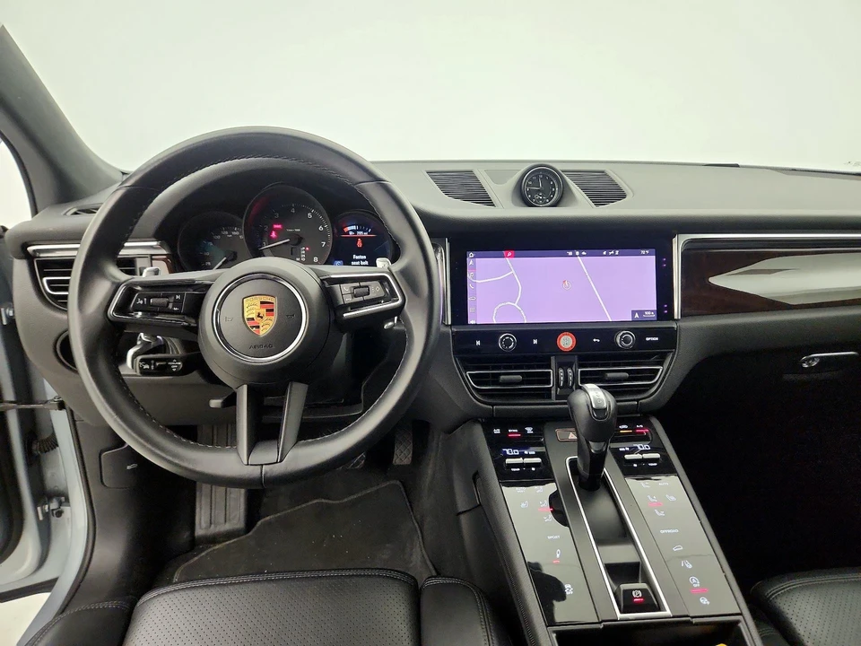 2023 Porsche Macan - Image 11 of 25
