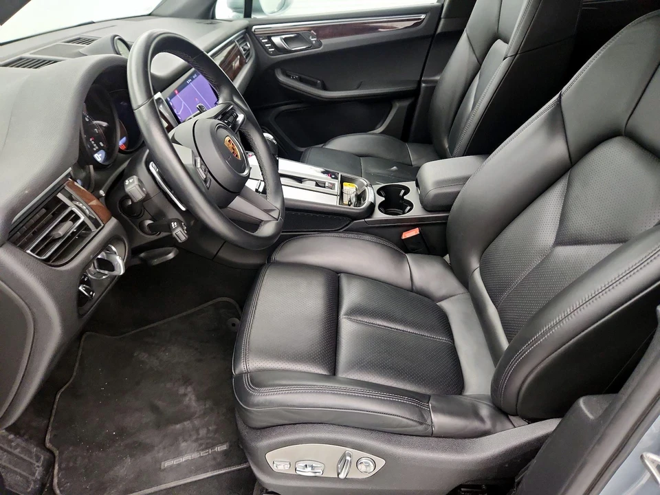 2023 Porsche Macan - Image 12 of 25