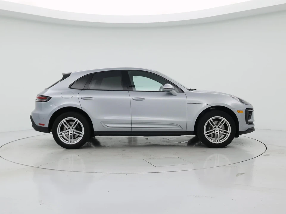 2023 Porsche Macan - Image 8 of 25