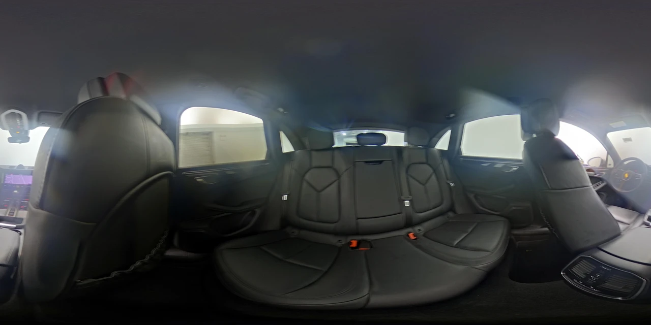 2023 Porsche Macan - Image 24 of 25
